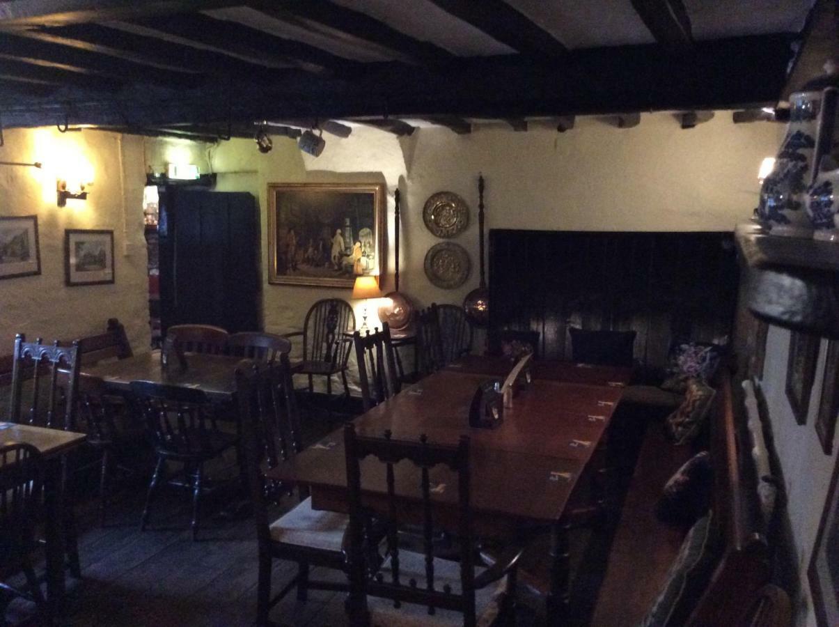 Bear Inn - Bisley Bisley  Esterno foto