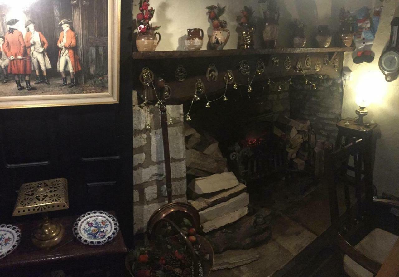 Bear Inn - Bisley Bisley  Esterno foto