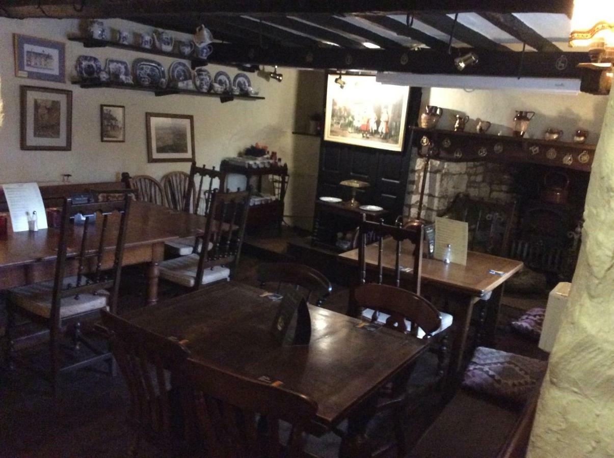 Bear Inn - Bisley Bisley  Esterno foto
